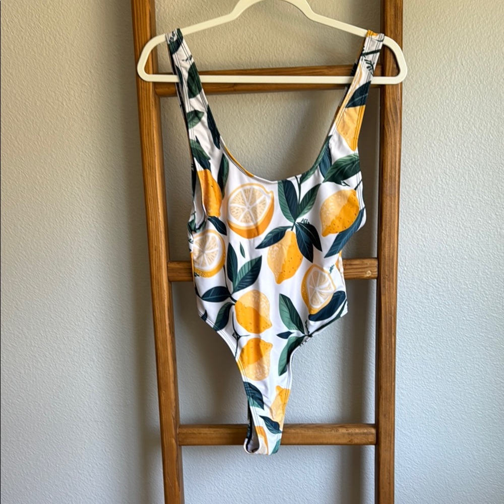 Lemon Print Women’s Swimsuit - Picture 4 of 9